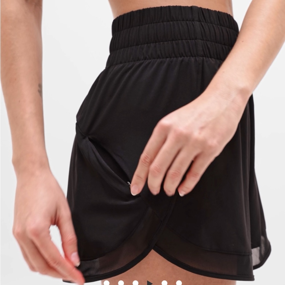 Athleta Mesh Racer Run 2.5” short, black, medium